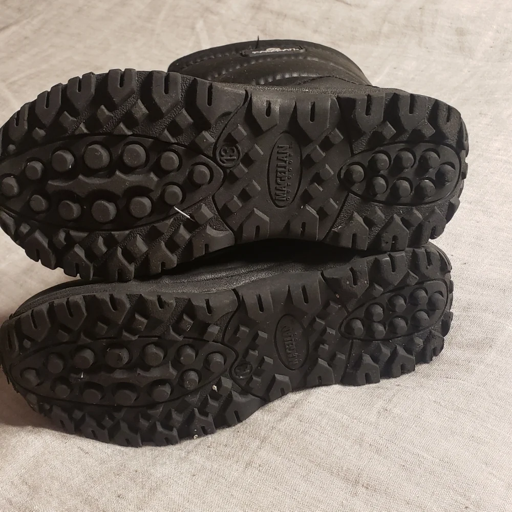 Snow Boots Child Size 12 Magellan Waterproof Insulated